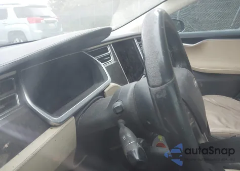 2013 Tesla Model S из США, поврежденный, VIN 5YJSA1AC5DFP11172